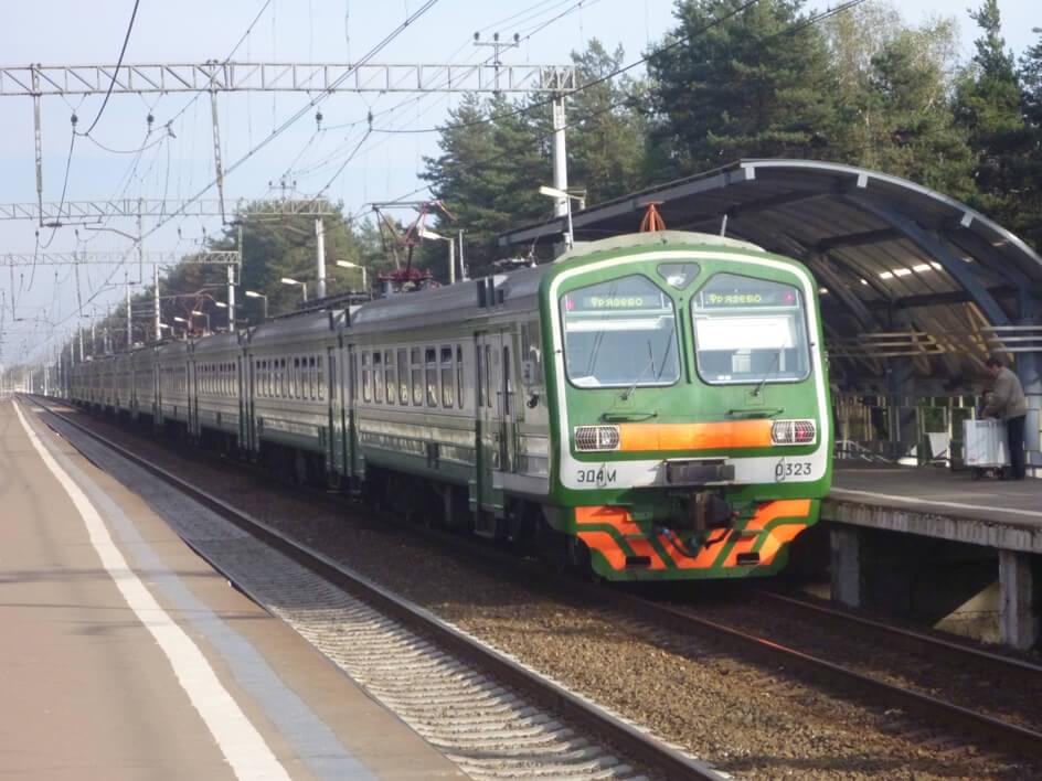 Два человека погибли под колесами электрички в Щербинке‍