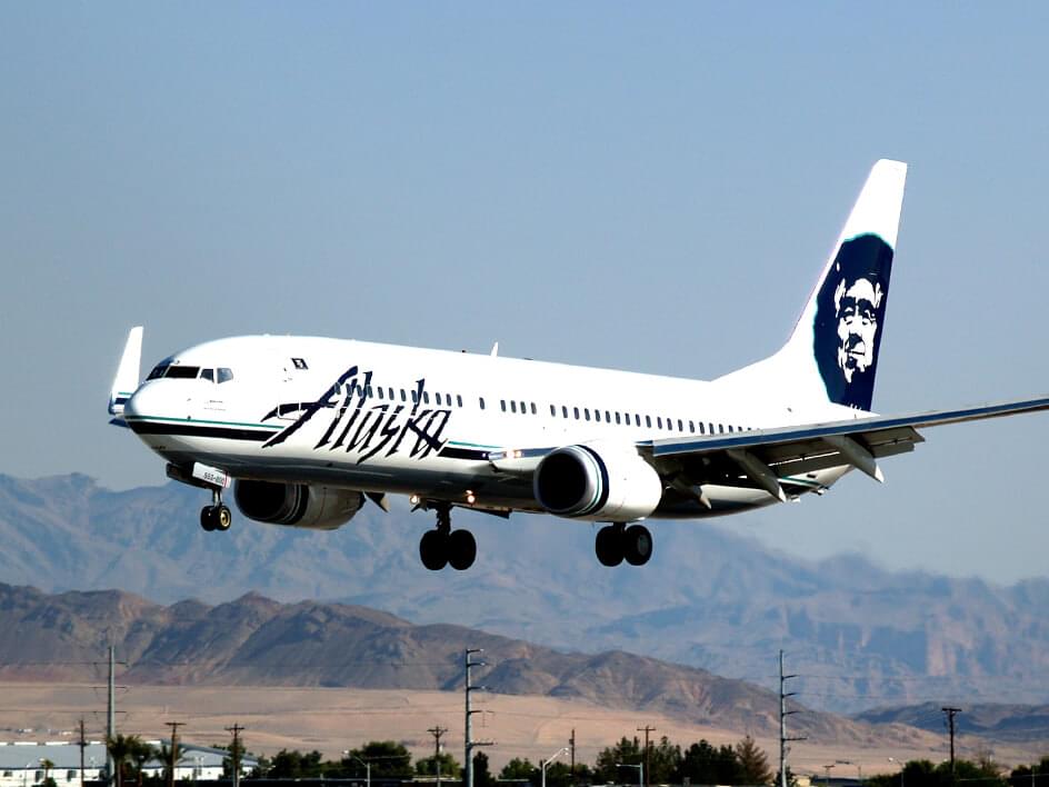 Самолет вернулся в аэропорт вылета на Аляске из-за голого пассажира Самолет вернулся в аэропорт вылета на Аляске из-за голого пассажира