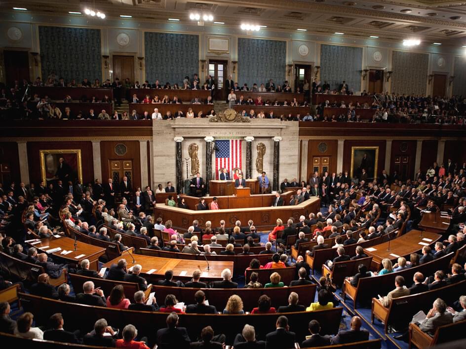 Лидер демократов более восьми часов выступала в конгрессе США