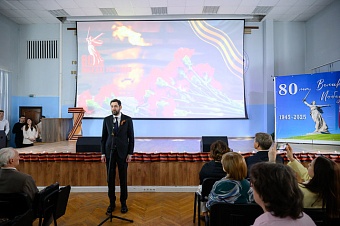 Юрий Зубов поздравил студентов РГАИС с Днем Победы